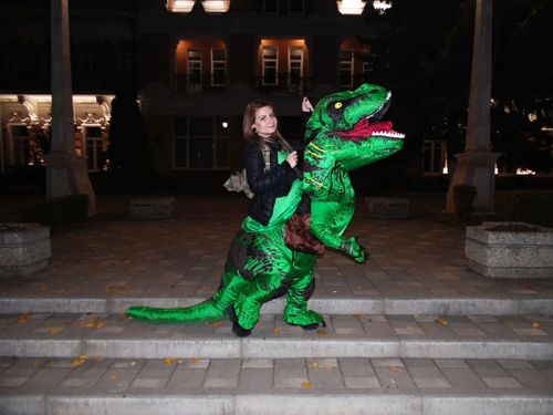 Customer photo review of Deguisement assis sur un Dinosaure