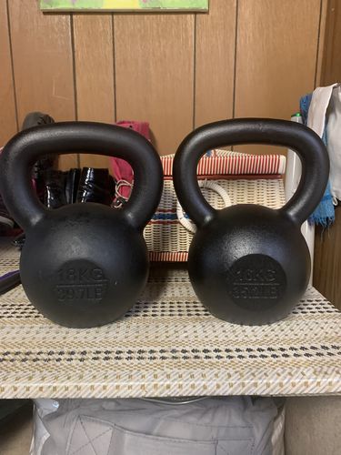Customer photo review of 16kg / 35lbs E-coated Cast Iron Kettlebell