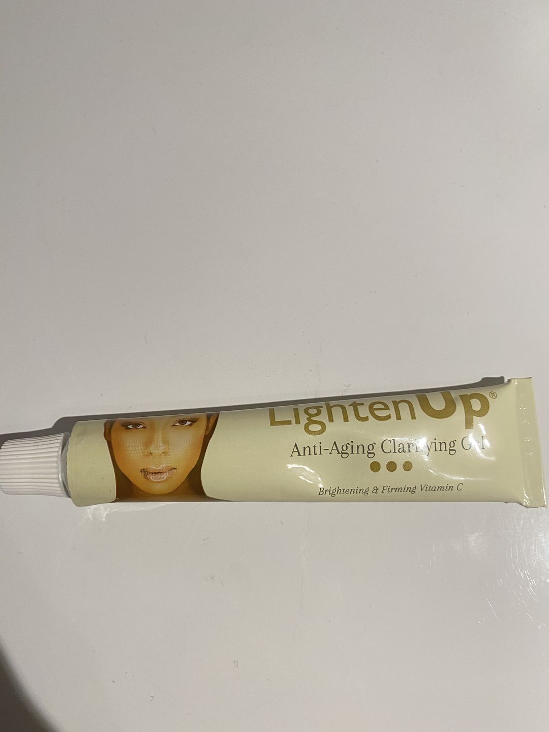 Customer photo review of Omic LightenUp Anti-Aging Clarifying Gel - 30g / 1 Oz