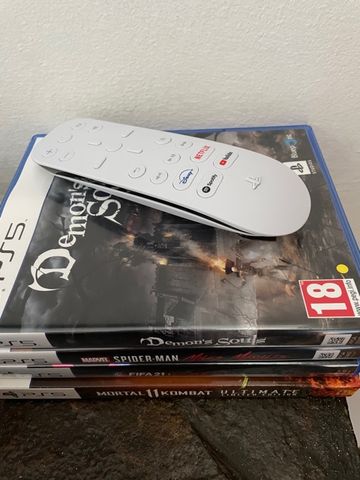 Customer photo review of PS5 Media Remote - Glacier White