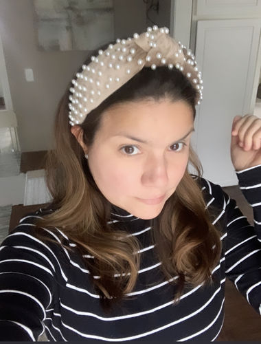 Customer photo review of DESERT TAN PEARL KNOTTED VELVET HEADBAND