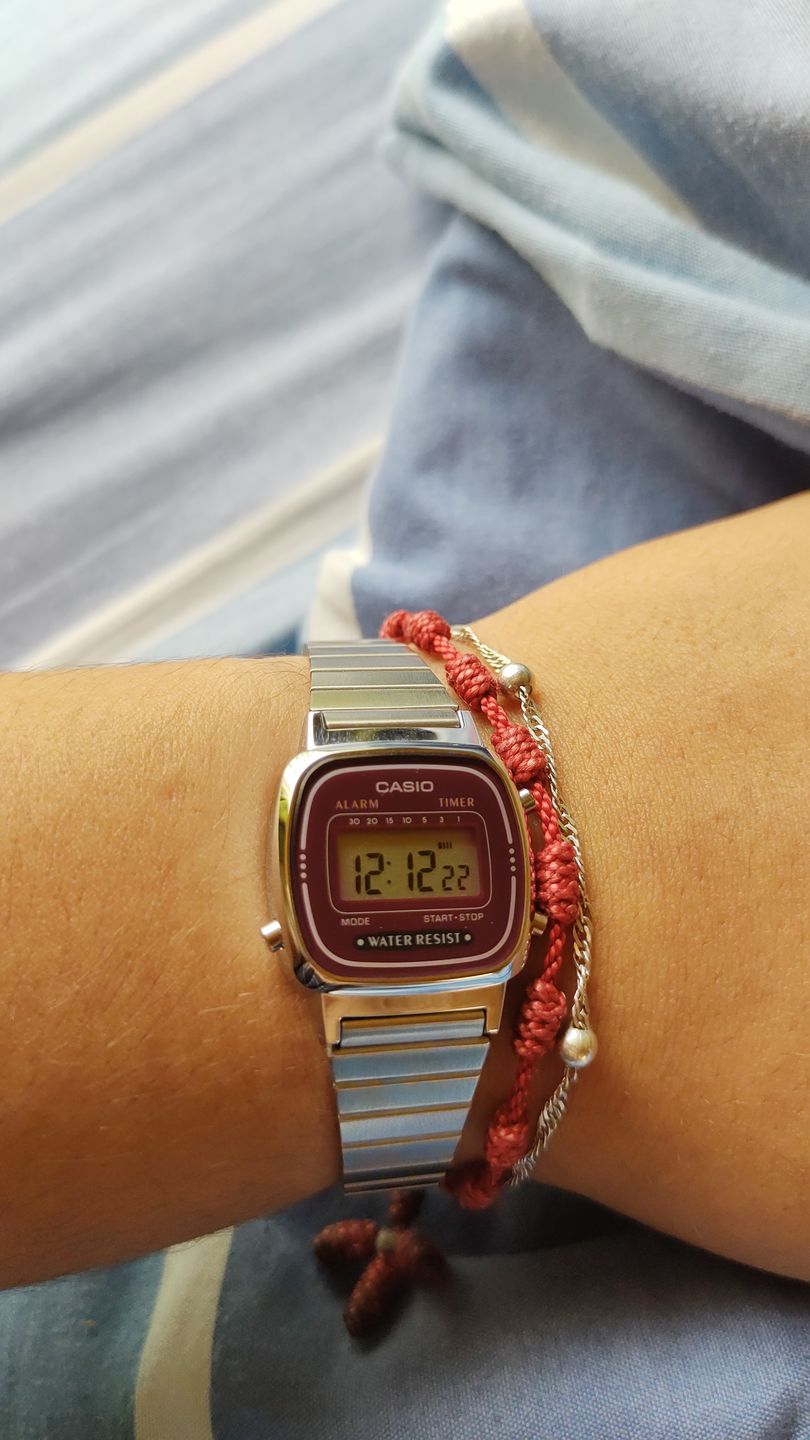 Customer photo review of Reloj Casio Vintage LA670WA-4DF Plateado Granate