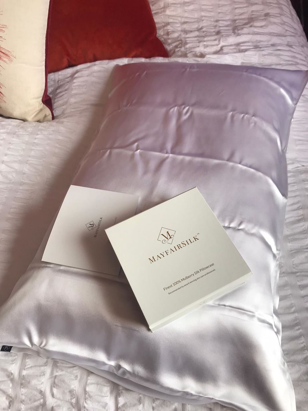 Customer photo review of Brilliant White Pure Silk Pillowcase
