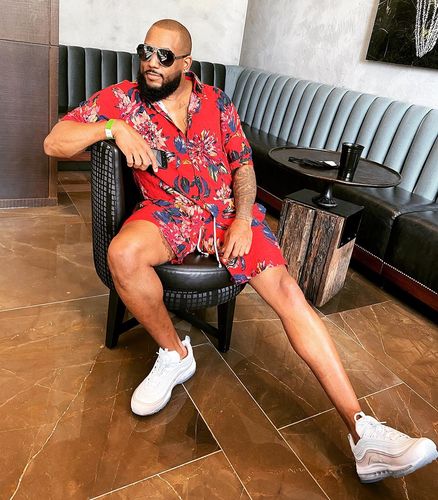 Customer photo review of Men's Flower Casual Button Down Hawaiian Shirts&Shorts