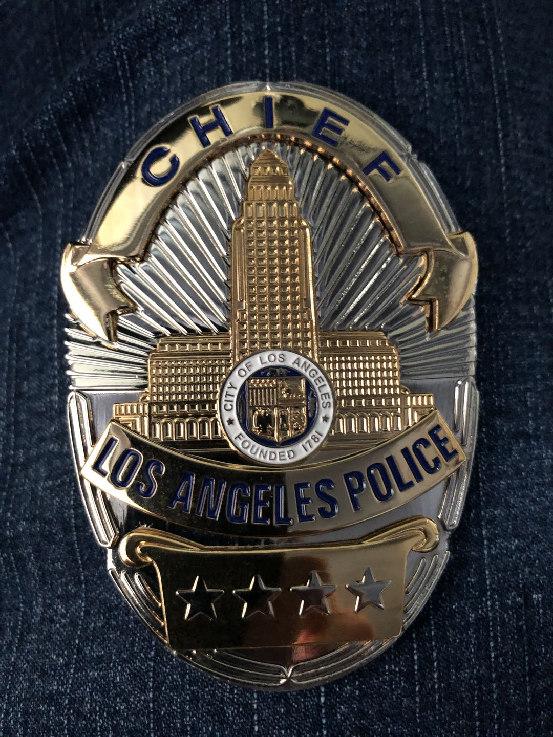 Customer photo review of LAPD Los Angeles Police Chief Badge Solid Copper Replica Movie Props With Four Star