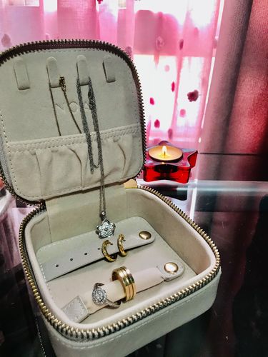 Customer photo review of JOYERO NOA GRIS