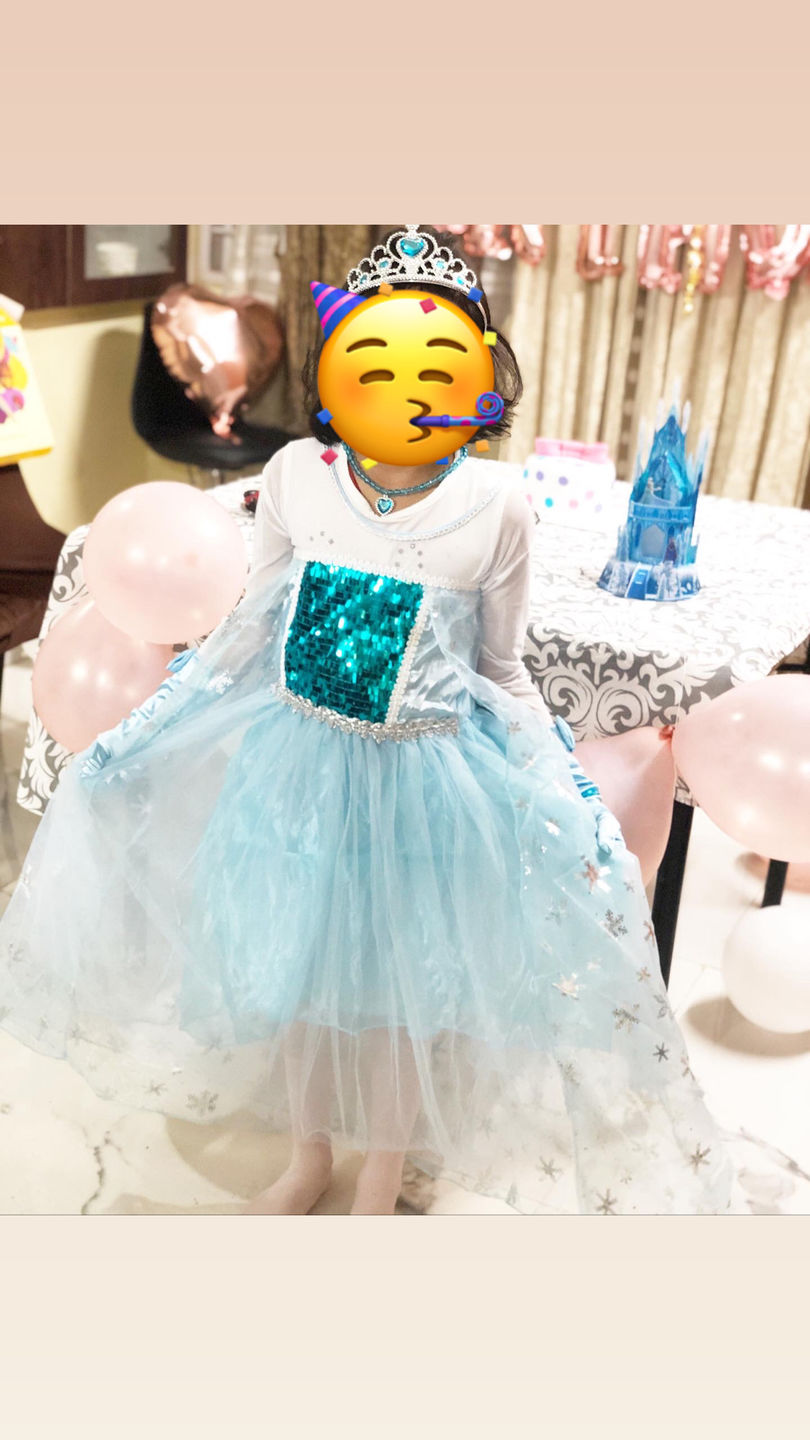 Customer photo review of Frozen Elsa Princess costume with 8 pack accessories