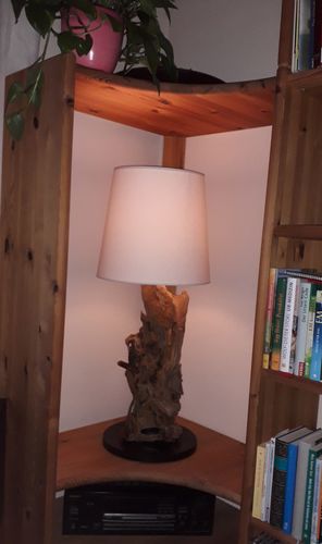 Customer photo review of Wurzelholz Tischlampe IKAL Höhe 80 cm inkl. Lampenschirm
