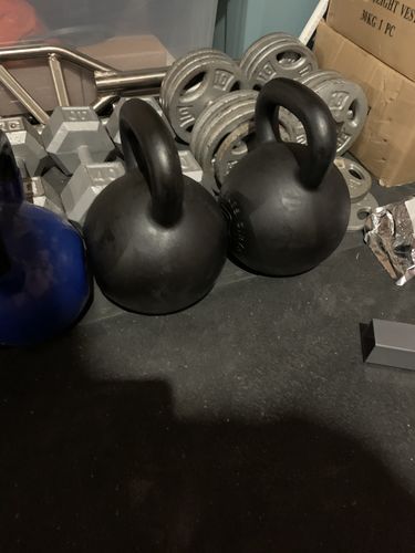 Customer photo review of 48kg / 106lbs E-coated Cast Iron Kettlebell
