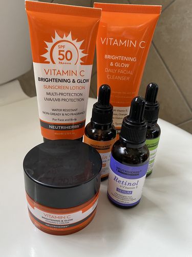 vitamin c brightening and glow daily facial cleanser