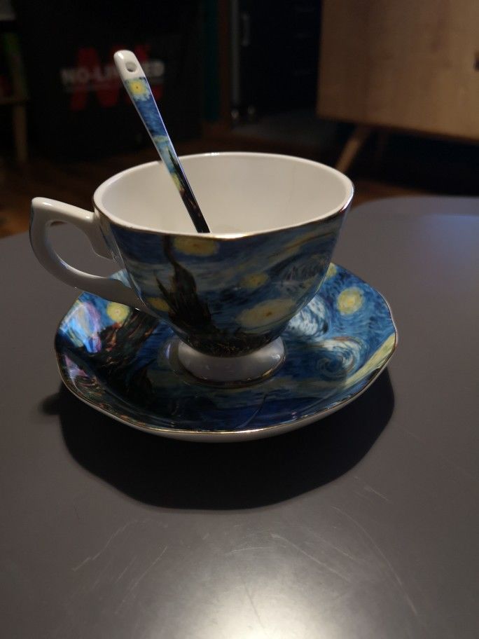 Customer photo review of Van Gogh tea cups