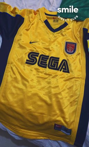 Customer photo review of HIGHBURY 2000/2001 Away Kit