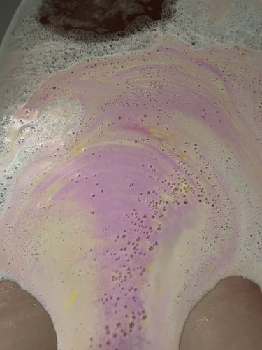 Customer photo review of Snow Fairie Bath Bomb