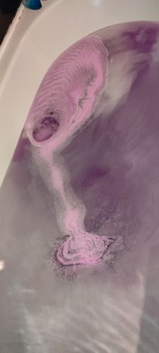 Customer photo review of Pink Mist Bath Bomb