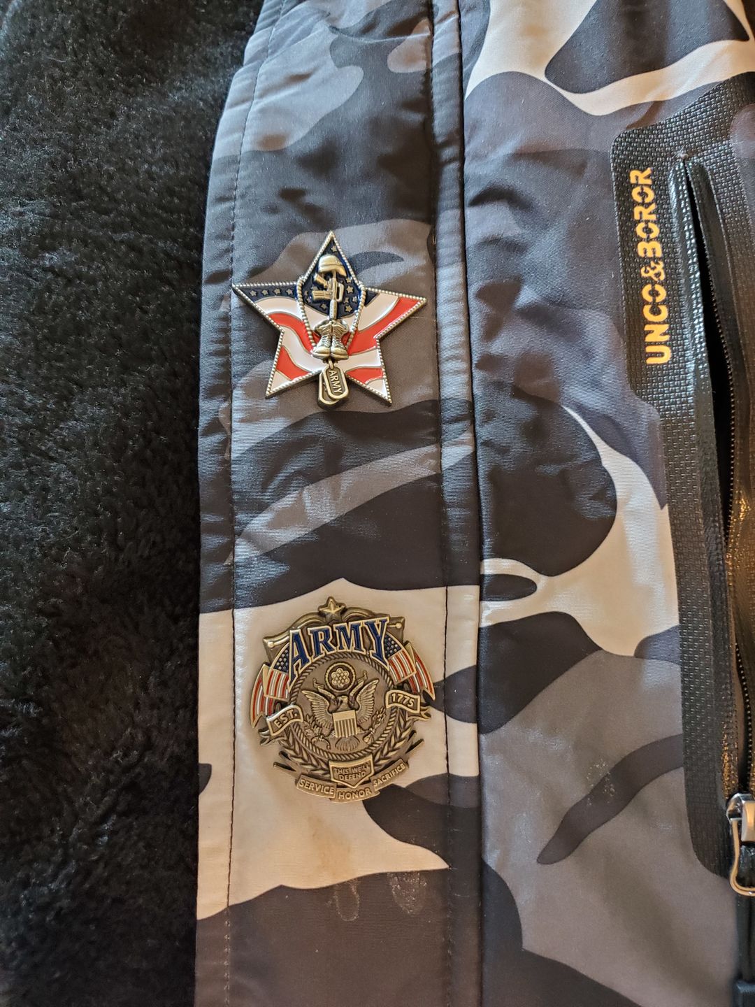 Customer photo review of US Army Veteran's Day Pin