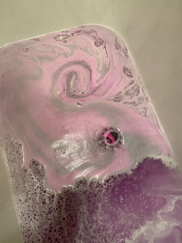 Customer photo review of Pink Mist Bath Bomb