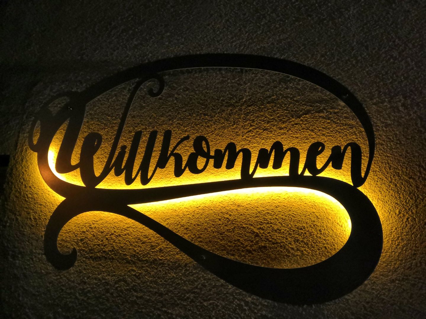 Customer photo review of Willkommens - Schriftzug - tolles Dekoobjekt aus hochwertigem Stahl für drinnen und draußen