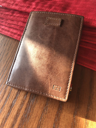 Customer photo review of Cavare Magic Wallet Card Sleeves Brushed