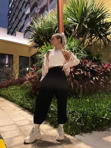 Customer photo review of Double Waistband Sweatpant