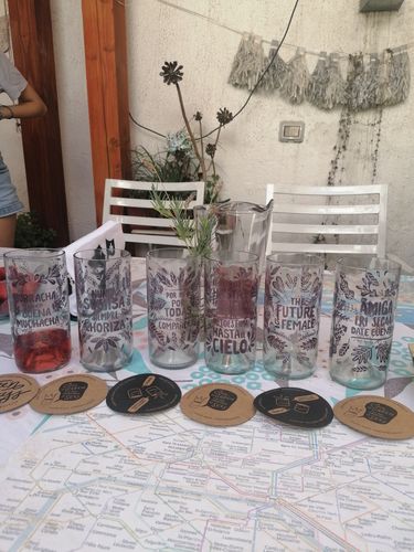 Customer photo review of Vaso Feminista Girl Power Juego de 6 Vasos