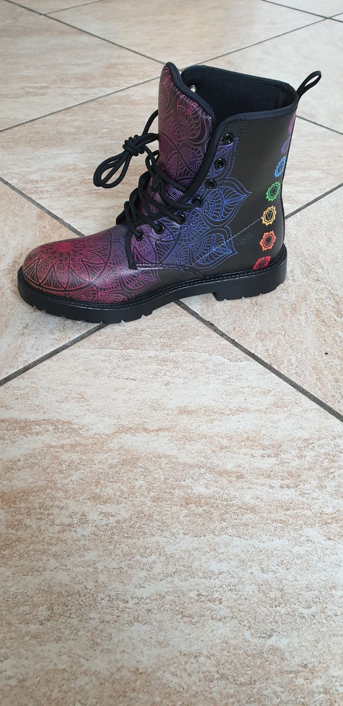 Customer photo review of Boots Chakra