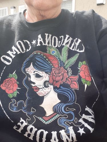Customer photo review of Chingona Como Mi Madre, Chingona Comfy Sweatshirt