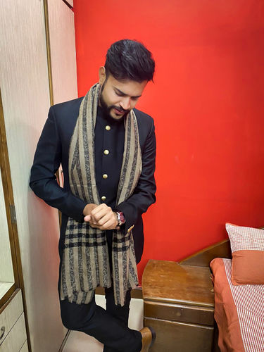 Customer photo review of Pashtush Woven Mens Pashmina Stole, Check-Stipe Design, Mens Muffler, Warm Cashmere Feel (Black)