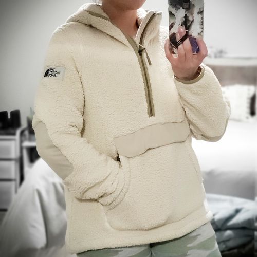 Customer photo review of Women's CAMPSHIRE PULLOVER HOODIE