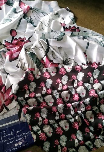 Customer photo review of Lotus On White Print Saga Saree
