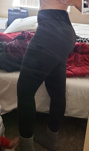 Welsi R. review of Booty Lifting | Anti Cellulite Leggings image 1 out of 1
