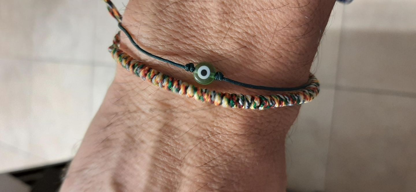 Customer photo review of Brazaletes Tibetanos