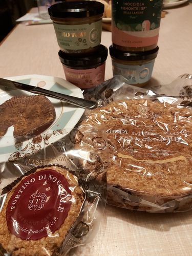 Customer photo review of Tortino di Nocciole Tastëlanghe (Box 10 pezzi)