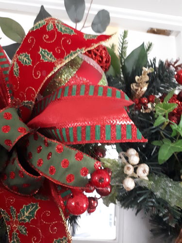 Customer photo review of 2.5"X10yd 2-In-1 Metallic Middle Red/Emerald RG087244N
