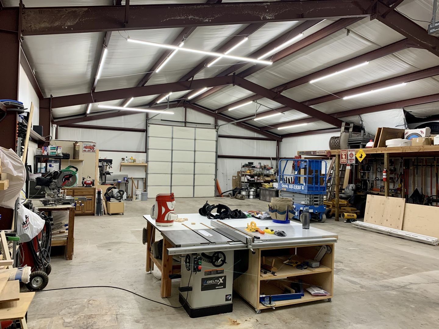 Customer photo review of T8 8ft V Shape LED Tube Light 60W Integrated 6500K Clear, ETL Listed, Plug and Play, Linkable Led Bulbs for Garage, Warehouse, Shop