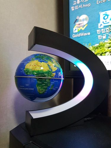 Customer photo review of Space-Design™ Svævende magnetisk globus med LED lys