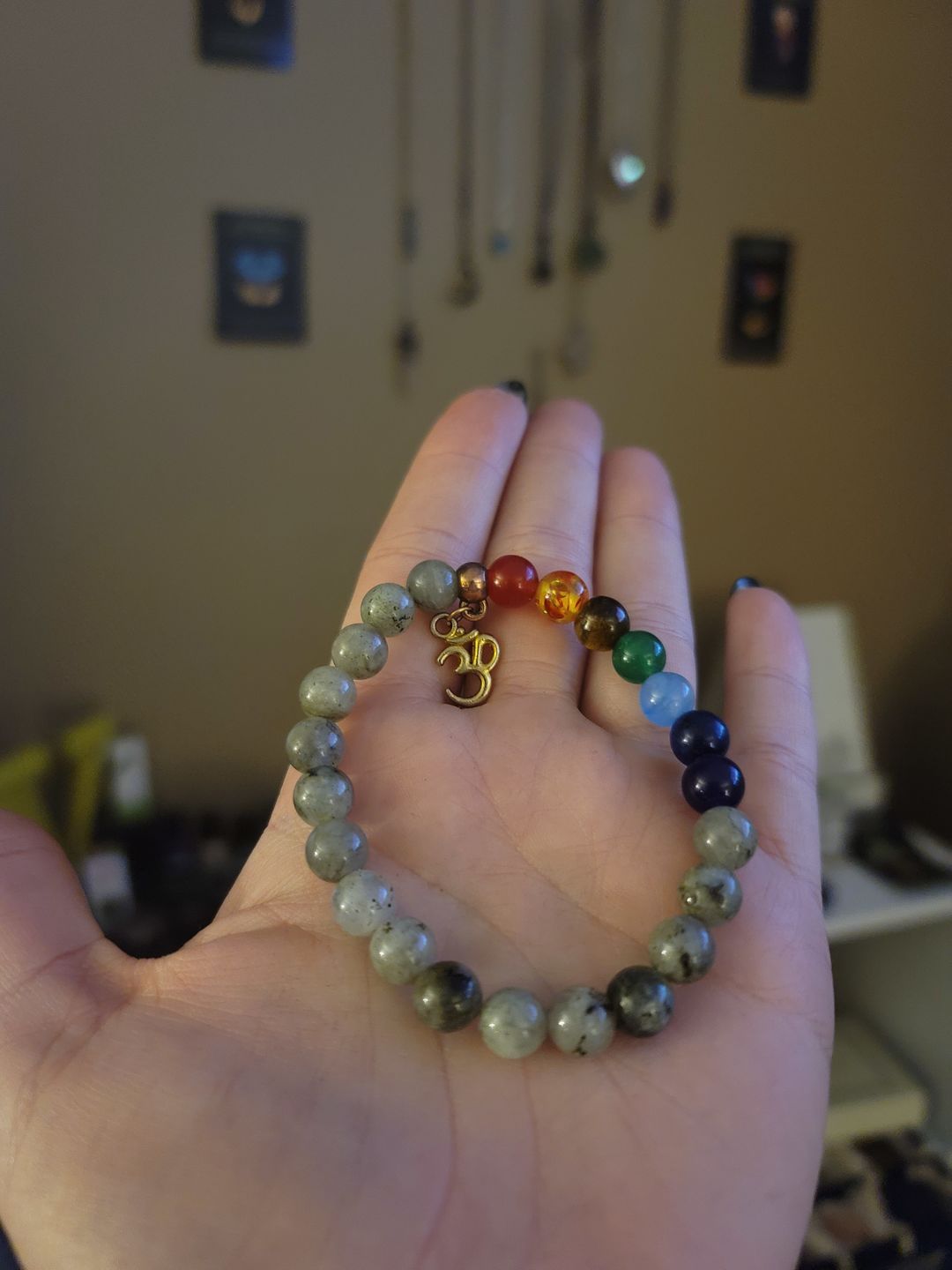 Customer photo review of 7 Chakra Labradorite Bracelet