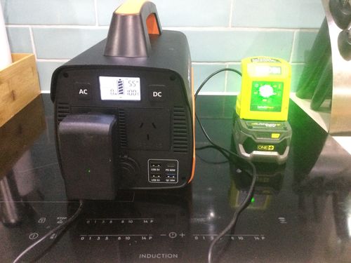 Customer photo review of Portable Power Station Lithium 500w / 1000w max AC/DC - 50Ah iTECH500