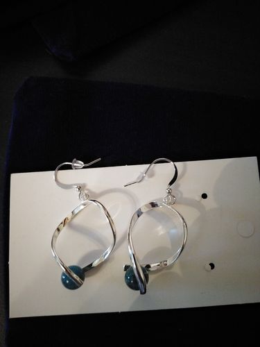 Customer photo review of BOUCLES D'OREILLES TORSADE
