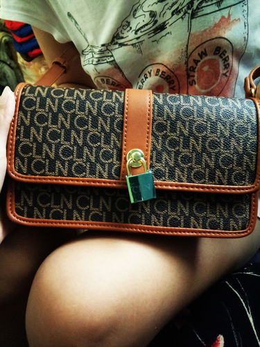 Customer photo review of Simeon Sling Bag