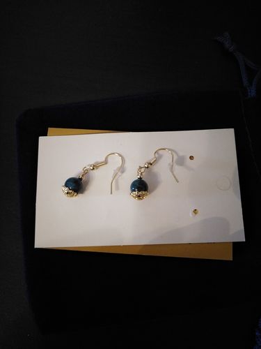 Customer photo review of BOUCLES SOLO APATITE BLEU plaqué or