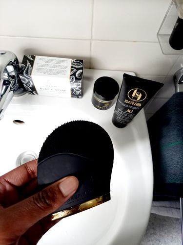 Customer photo review of UR FACIAL CLEANSING BRUSH