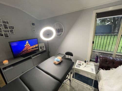 Customer photo review of Online Eyelash Extension Course Incl. RINGLIGHT AND BEAUTY BED - AUS RESIDENTS ONLY