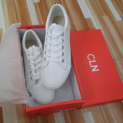 Customer photo review of Ryde Flat Sneakers