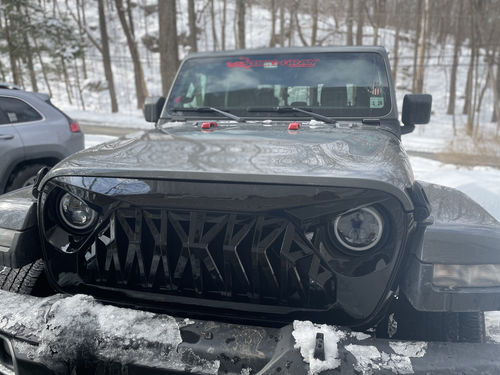 Customer photo review of Shark Grille - Glossy Black for 18-21 Jeep Wrangler JL & Gladiator JT