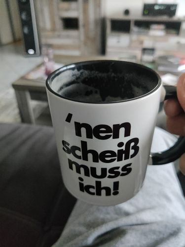 Customer photo review of 'nen scheiß muss ich - Words on Shirts  - Zweifarbige Tasse