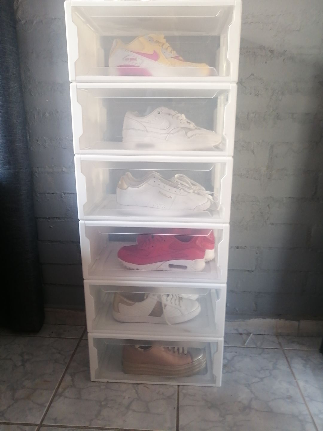 Customer photo review of Caja organizadora de zapatos blanca transparente (caja unitaria)