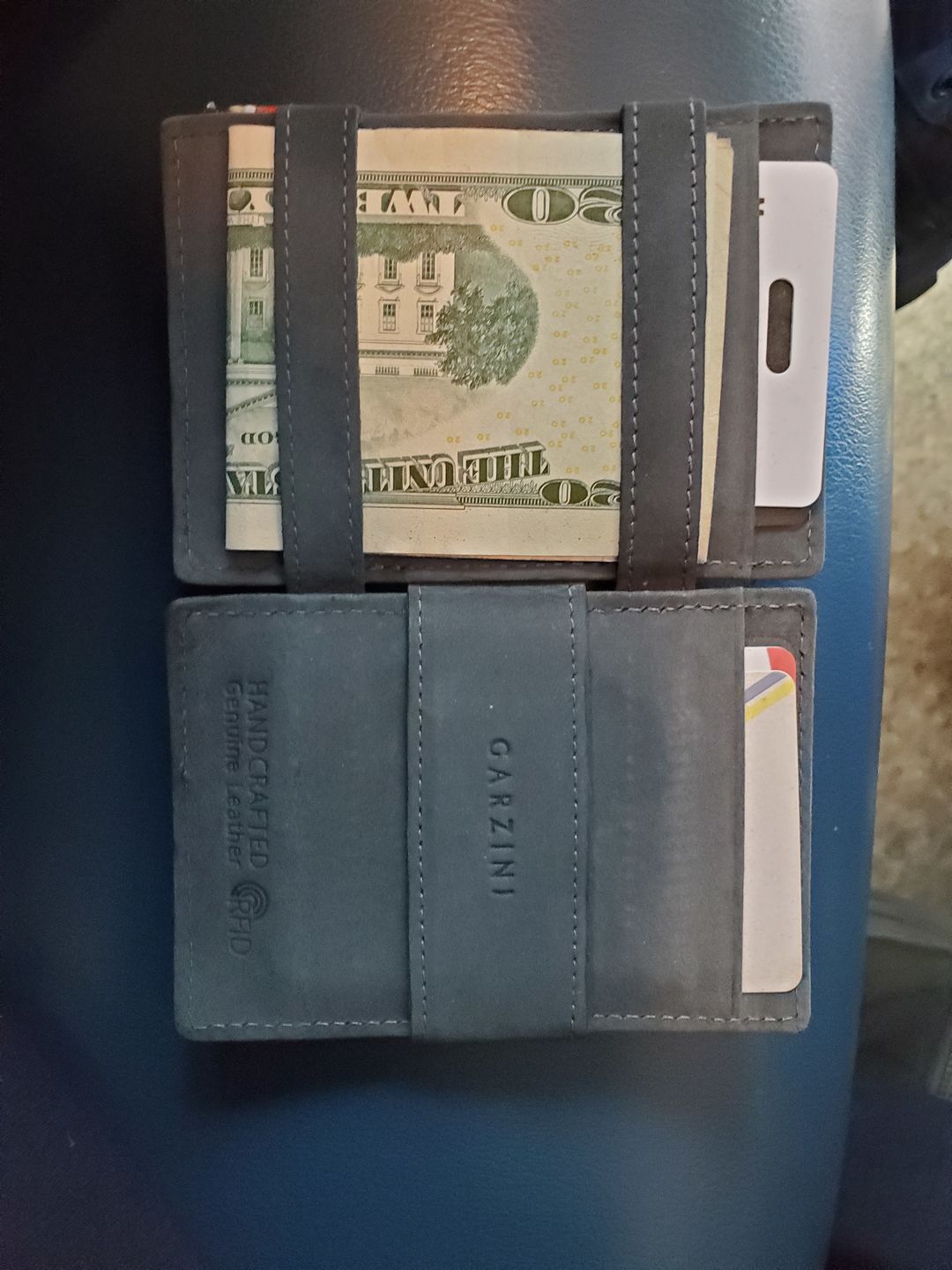 Customer photo review of Essenziale Magic Wallet Vintage