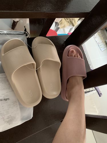 cln flat sandals
