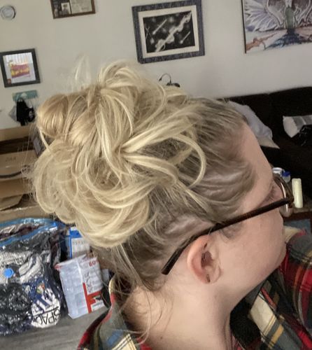 Customer photo review of JuvaBun Messy Bun