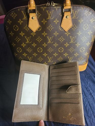 Customer photo review of Vintage Gucci Long Brown Wallet